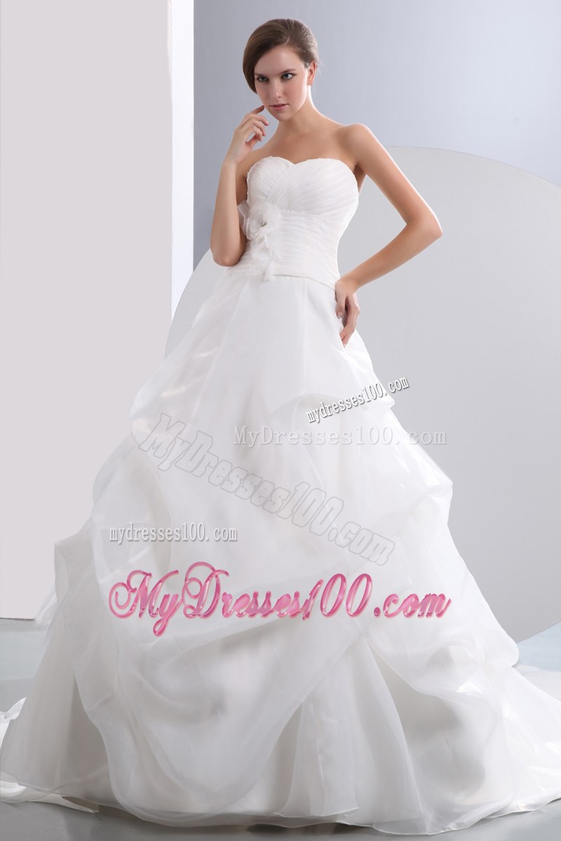 Hand Made Flowers and Pick-ups Decorated Bridal Gowns with Brush Train