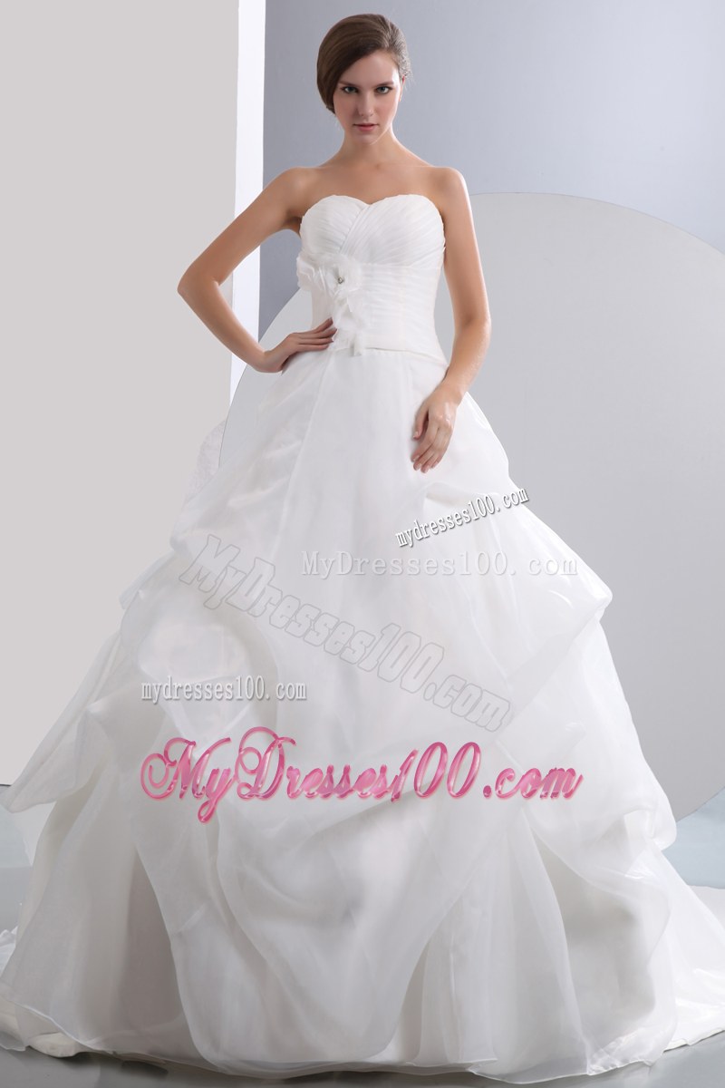 Hand Made Flowers and Pick-ups Decorated Bridal Gowns with Brush Train