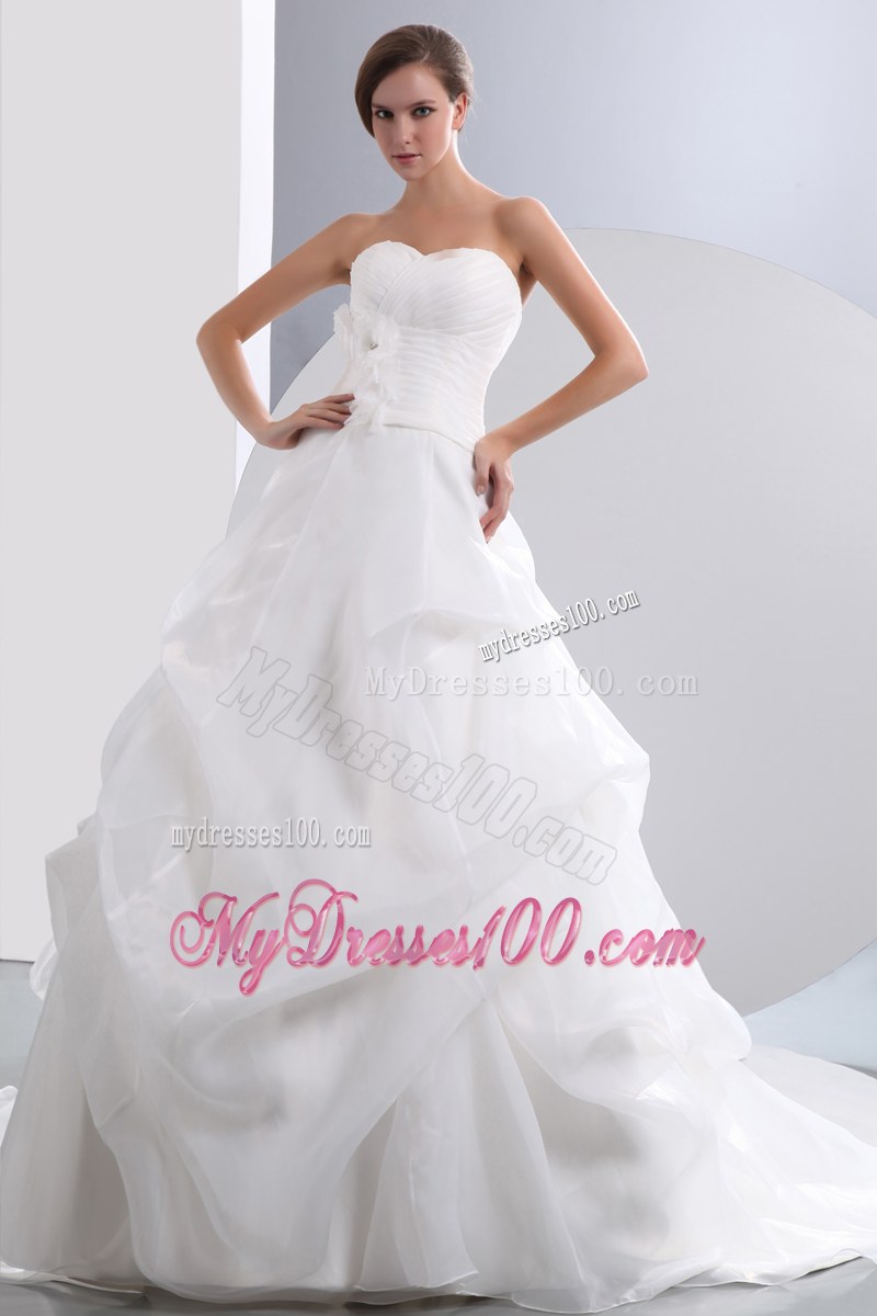 Hand Made Flowers and Pick-ups Decorated Bridal Gowns with Brush Train