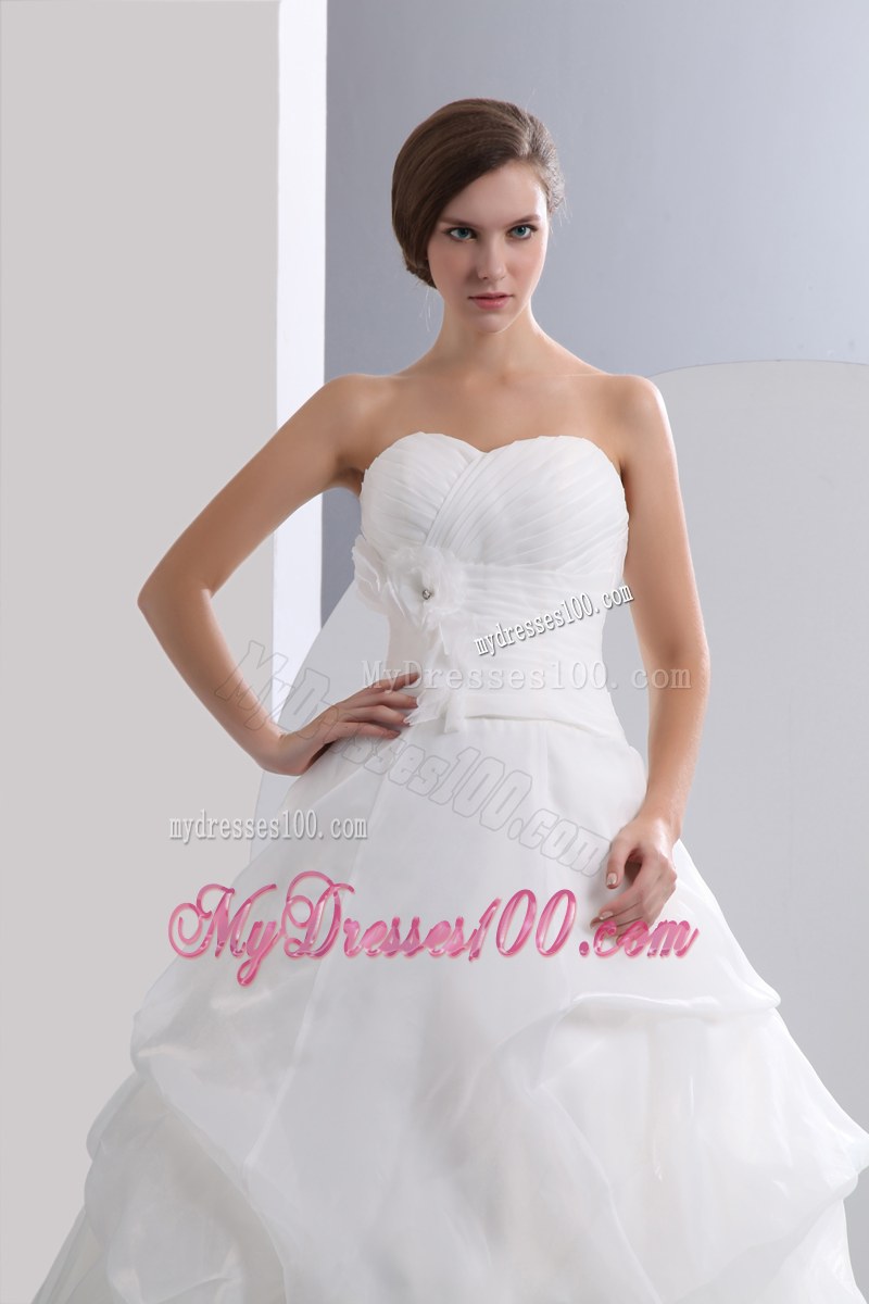 Hand Made Flowers and Pick-ups Decorated Bridal Gowns with Brush Train