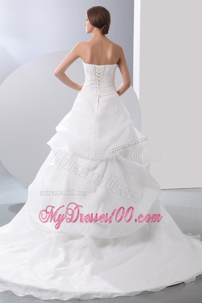 Hand Made Flowers and Pick-ups Decorated Bridal Gowns with Brush Train