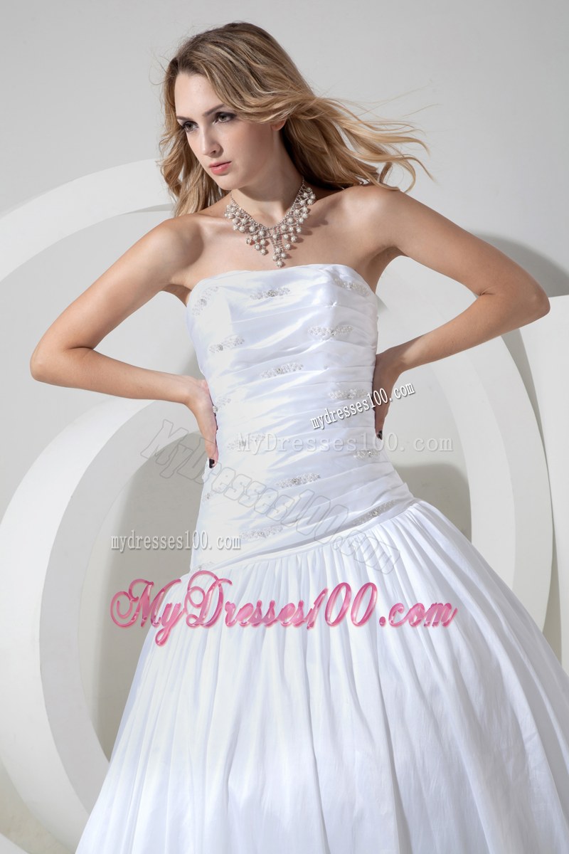 Ruching and Appliques Decorated Dress for Brides with Brush Train For Woman