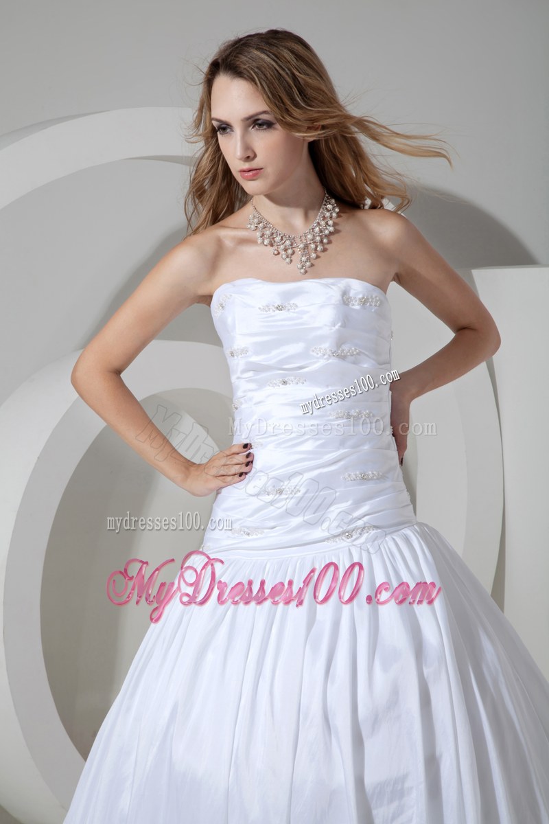 Ruching and Appliques Decorated Dress for Brides with Brush Train For Woman