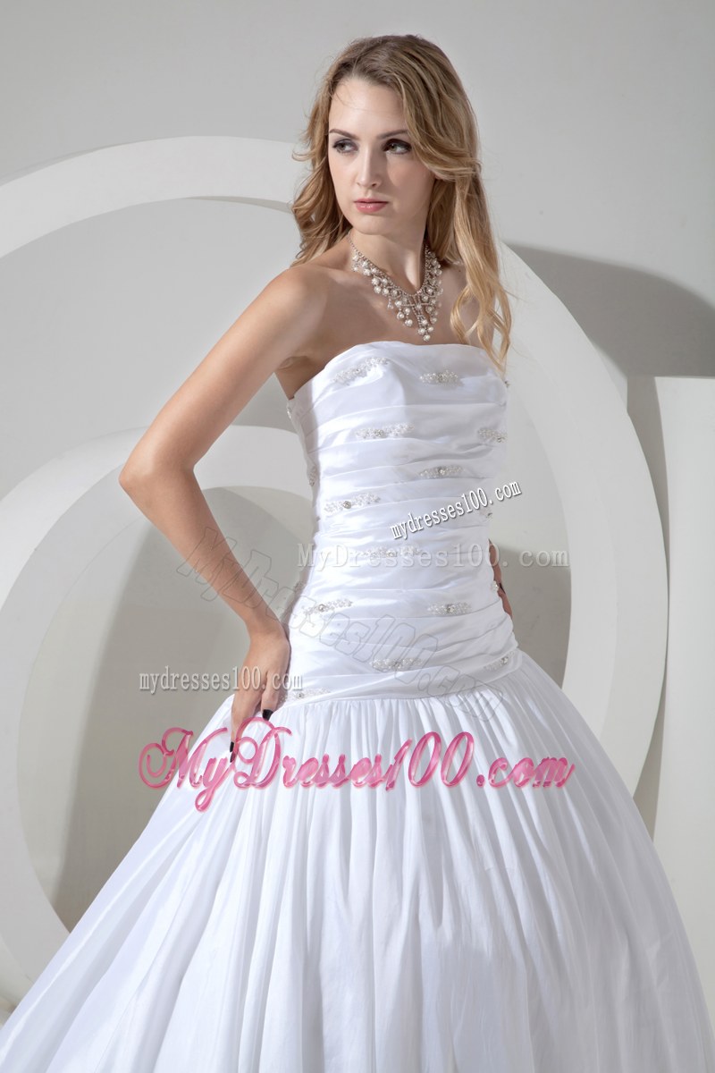 Ruching and Appliques Decorated Dress for Brides with Brush Train For Woman