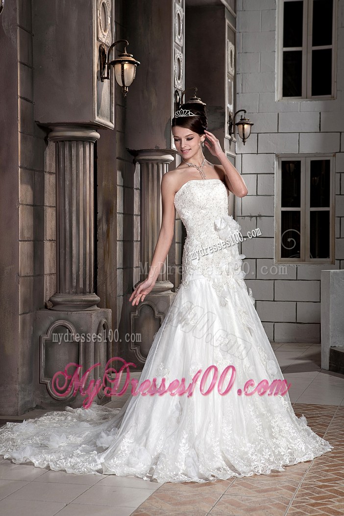 Small Handle Flowers Decorated Court Train Wedding Dress with Lace Hemline