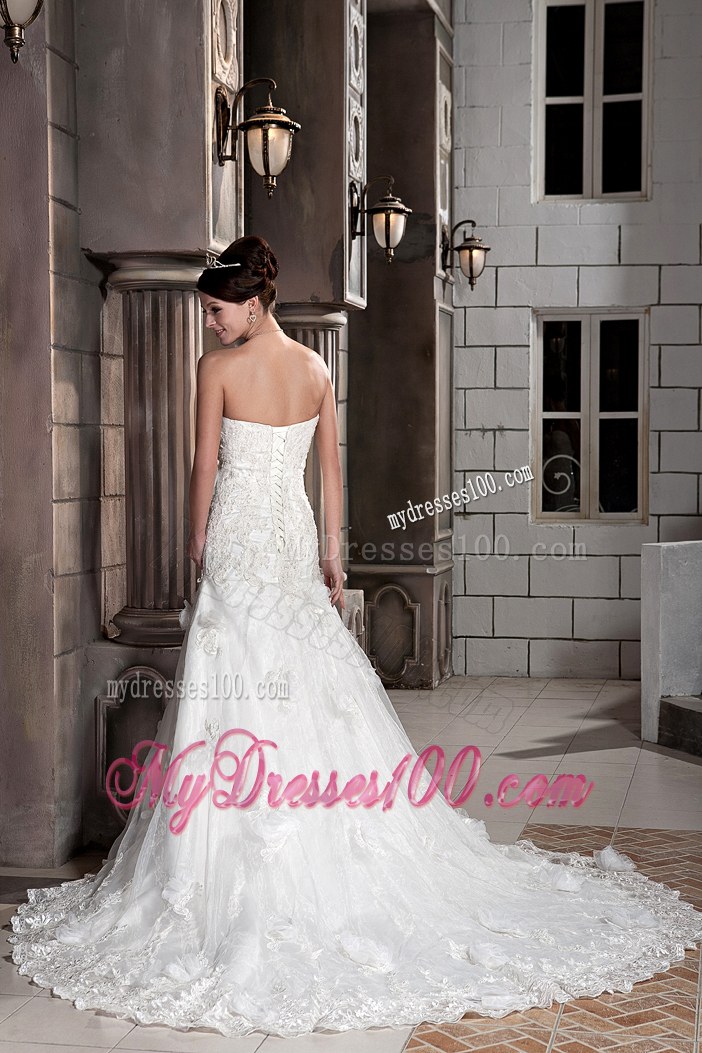 Small Handle Flowers Decorated Court Train Wedding Dress with Lace Hemline