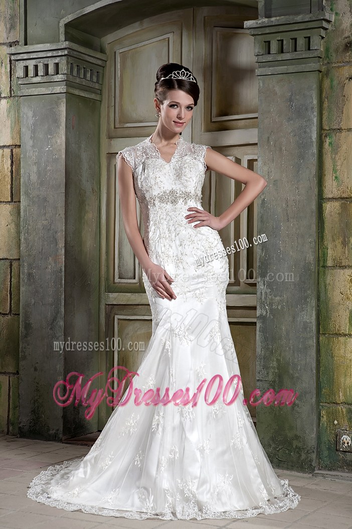 Back Out Dresses for Brides with Diamonds Appliques and Lace Flowers