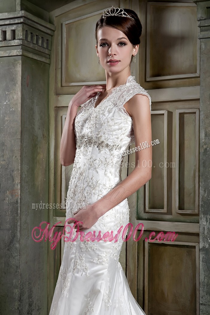 Back Out Dresses for Brides with Diamonds Appliques and Lace Flowers