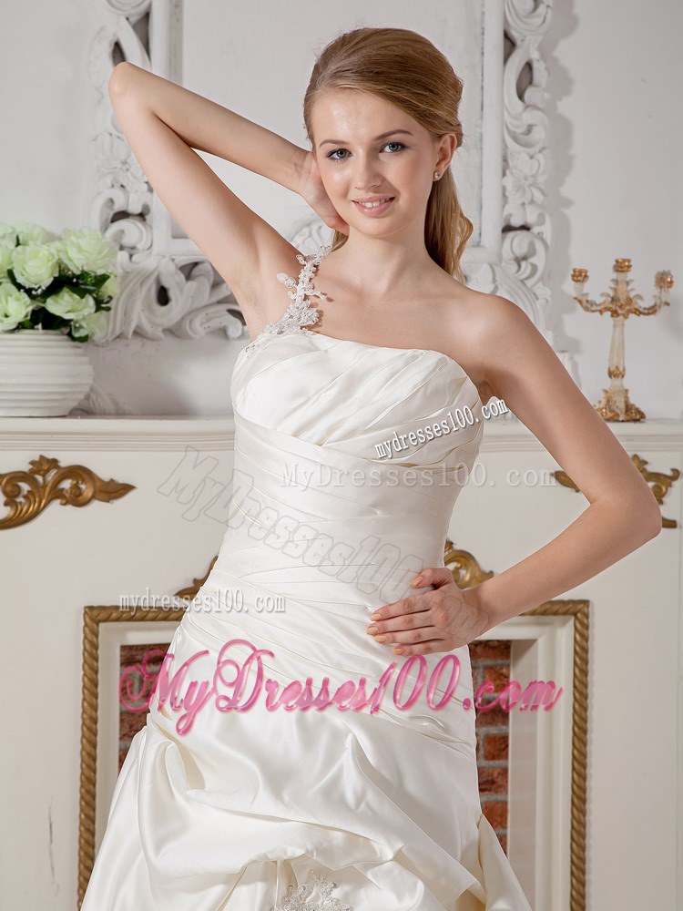 One Shoulder Court Train Pick-ups and Appliques Decorate Bridal Dress