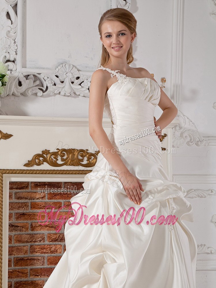 One Shoulder Court Train Pick-ups and Appliques Decorate Bridal Dress