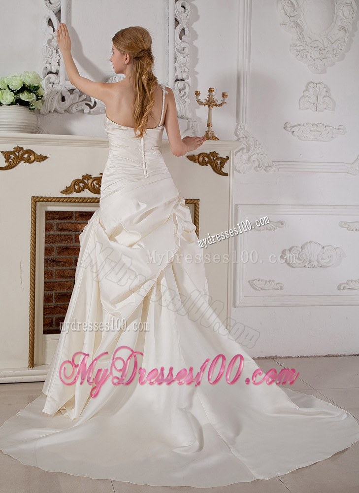 One Shoulder Court Train Pick-ups and Appliques Decorate Bridal Dress