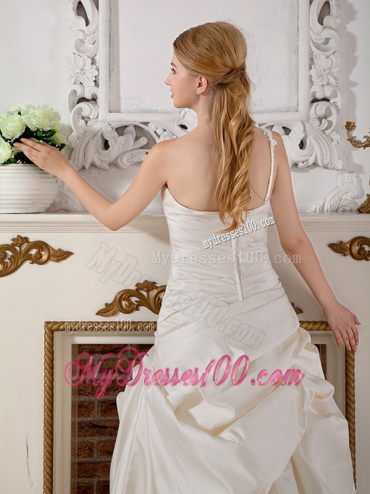 One Shoulder Court Train Pick-ups and Appliques Decorate Bridal Dress