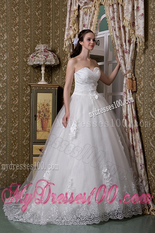 Ruching and Handle Flowers and Appliques Bridal Dresses with Lace Hemline