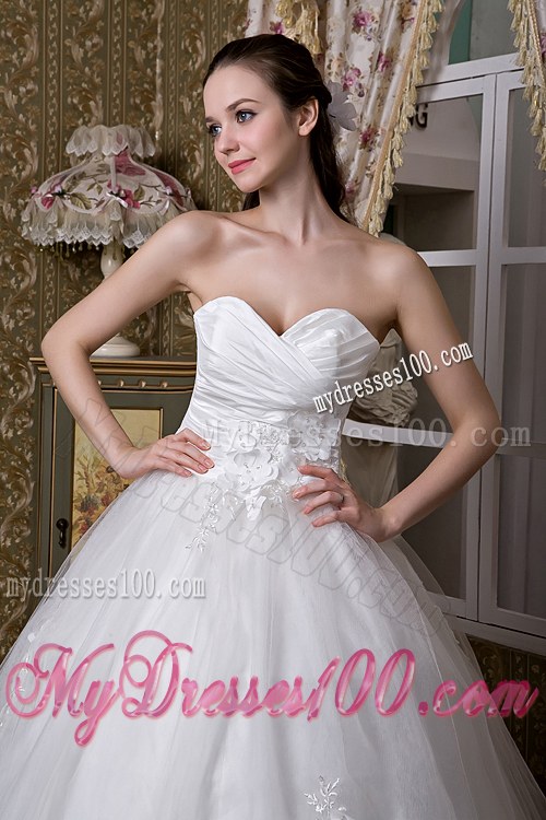 Ruching and Handle Flowers and Appliques Bridal Dresses with Lace Hemline
