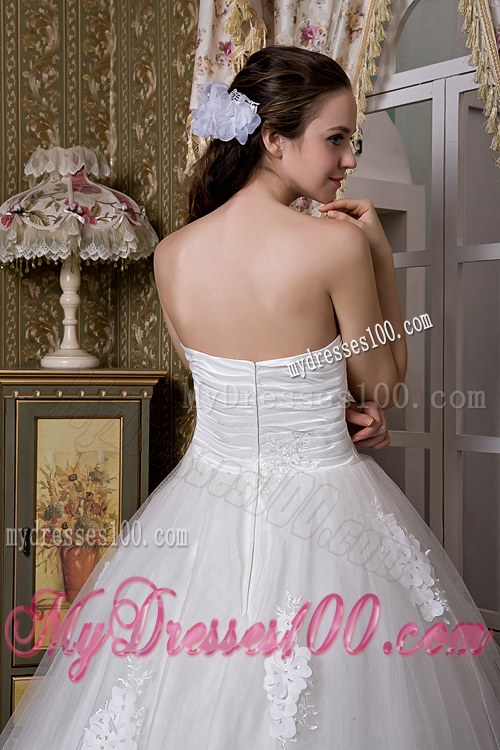 Ruching and Handle Flowers and Appliques Bridal Dresses with Lace Hemline