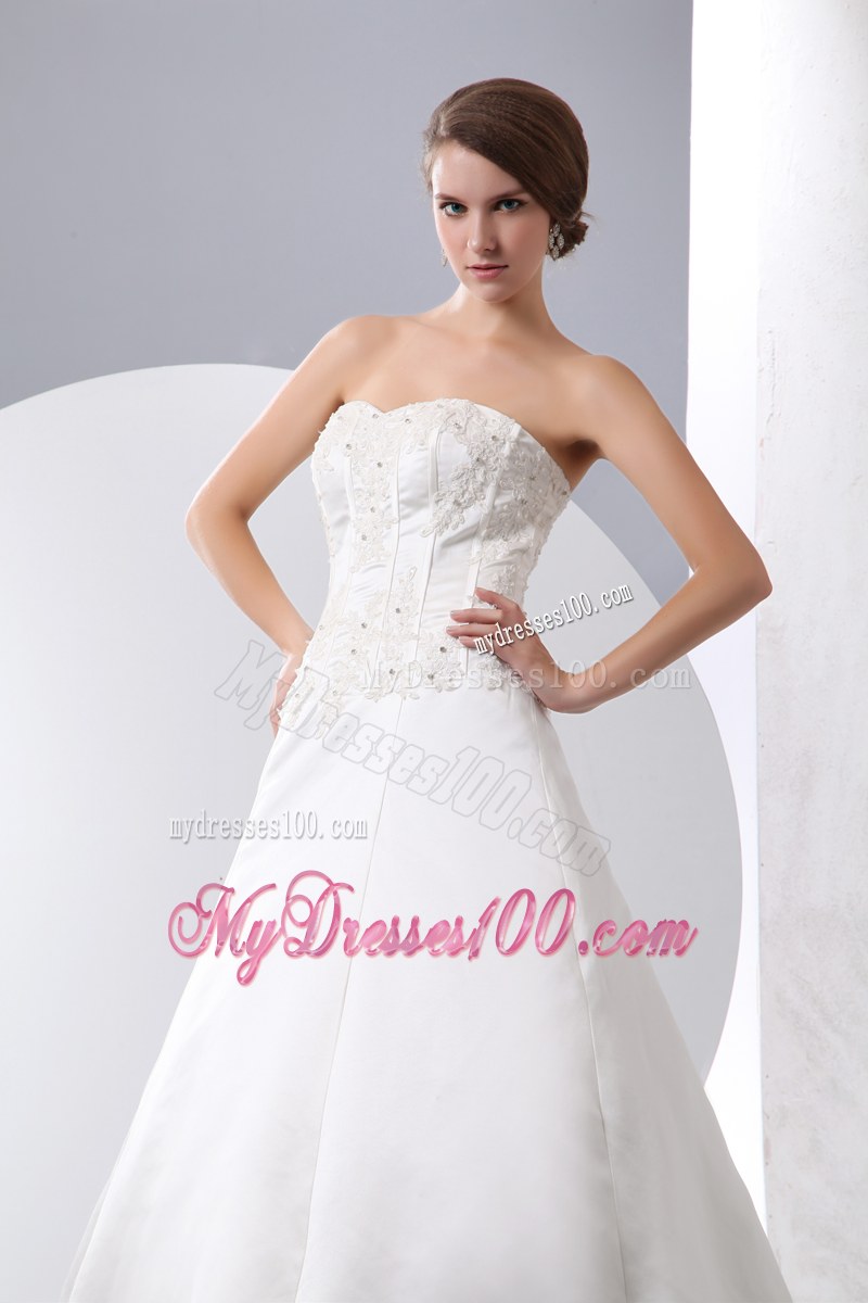 Appliques with Jewelries Decorated Puffy Bridal Gowns with Sweep Train