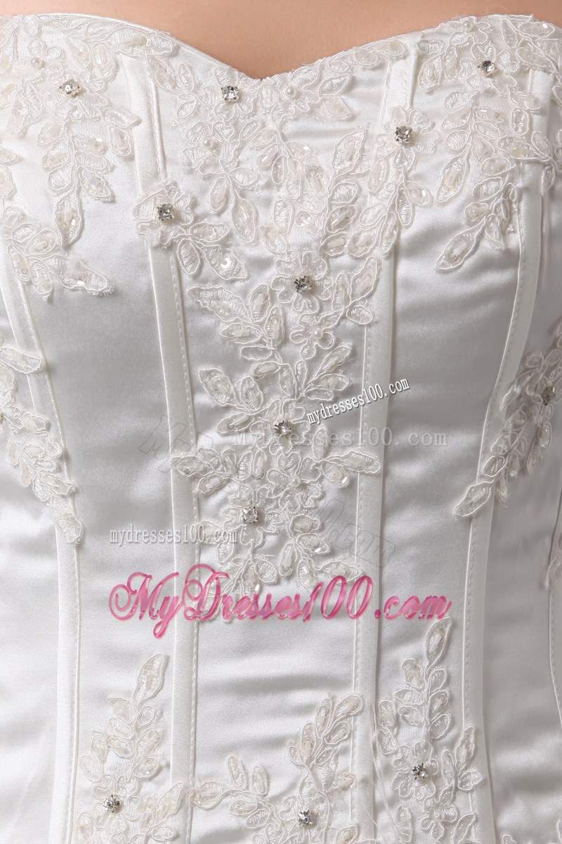 Appliques with Jewelries Decorated Puffy Bridal Gowns with Sweep Train