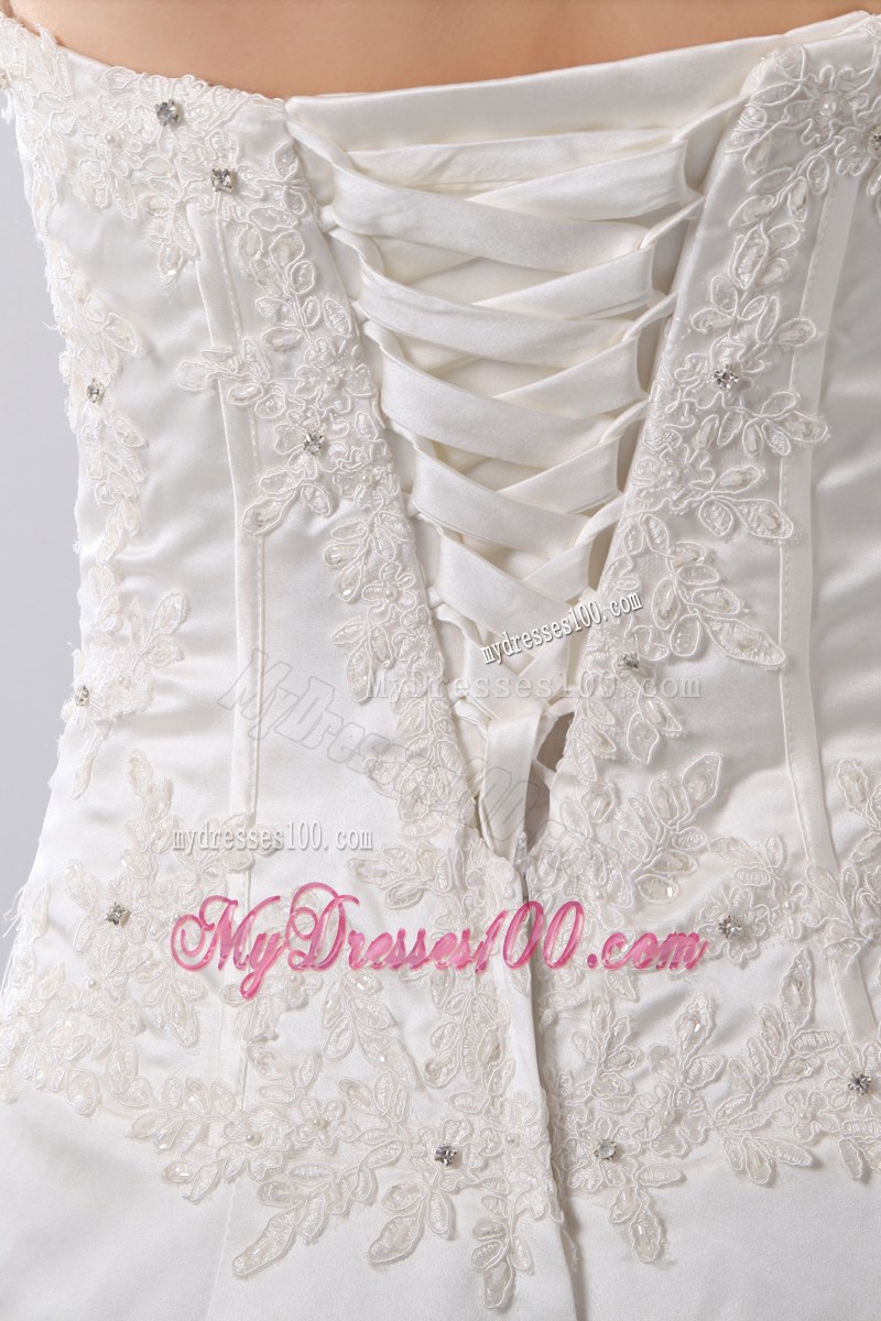 Appliques with Jewelries Decorated Puffy Bridal Gowns with Sweep Train
