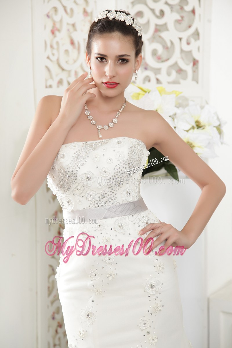 Floral Decorate Beaded White Bridal Dress Court Train in the Mainstream