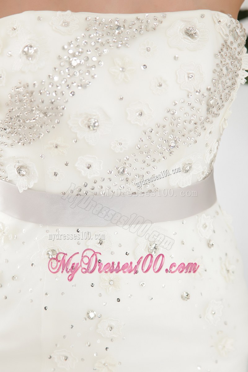 Floral Decorate Beaded White Bridal Dress Court Train in the Mainstream