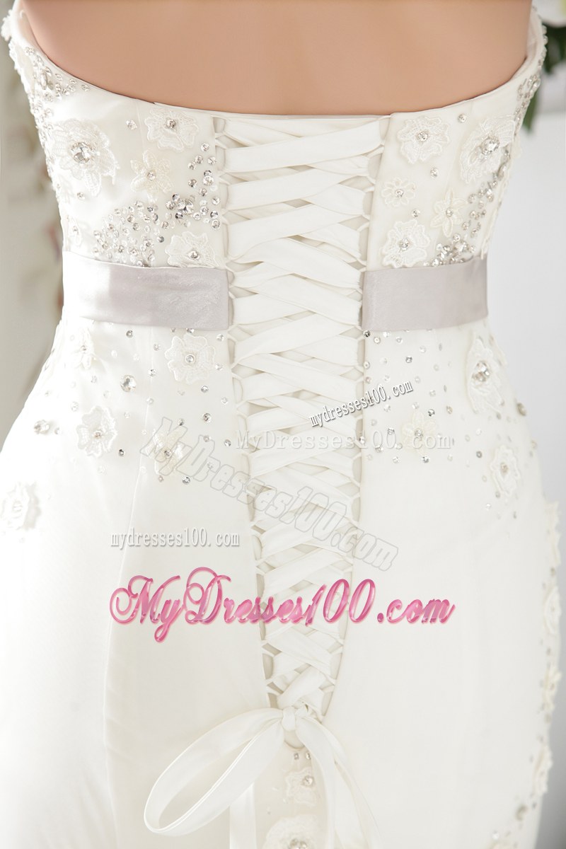 Floral Decorate Beaded White Bridal Dress Court Train in the Mainstream