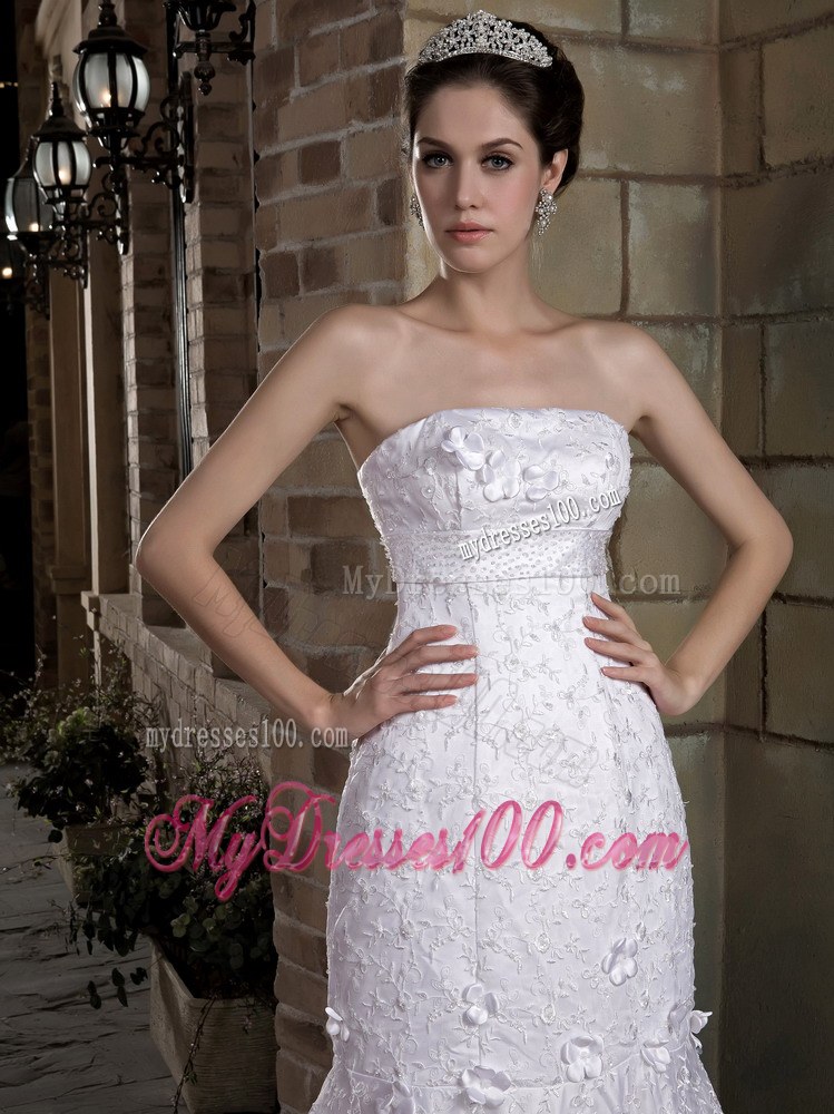 Elegant White Lace Bridal Dress with Floral Decoration Court Train