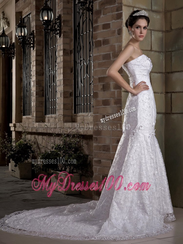 Elegant White Lace Bridal Dress with Floral Decoration Court Train