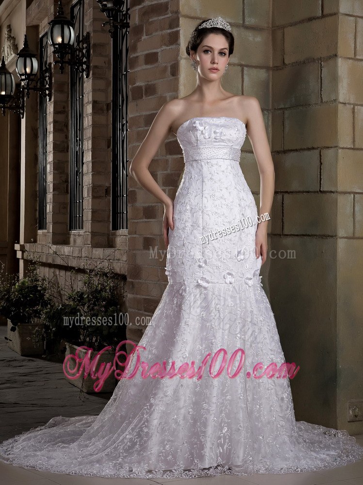 Elegant White Lace Bridal Dress with Floral Decoration Court Train