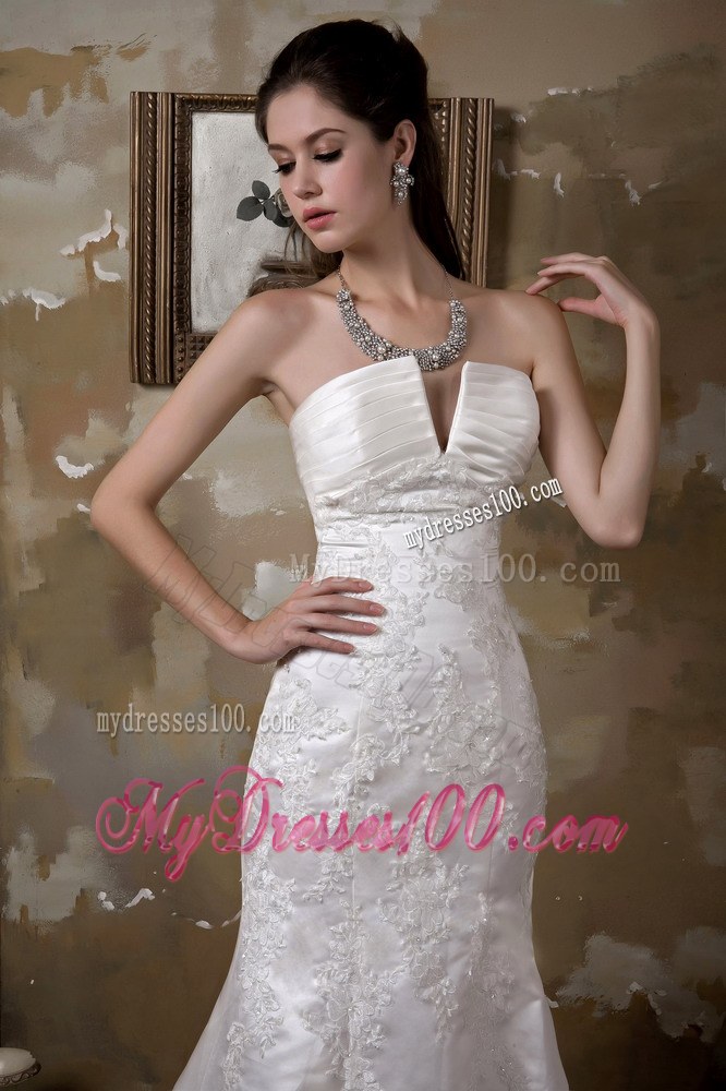 Plunging V-neck White Bridal Dress with Lace Decoration Court Train