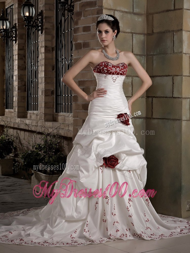 Pick-ups Cream Colored Bridal Dress with Handmade Flowers Appliques