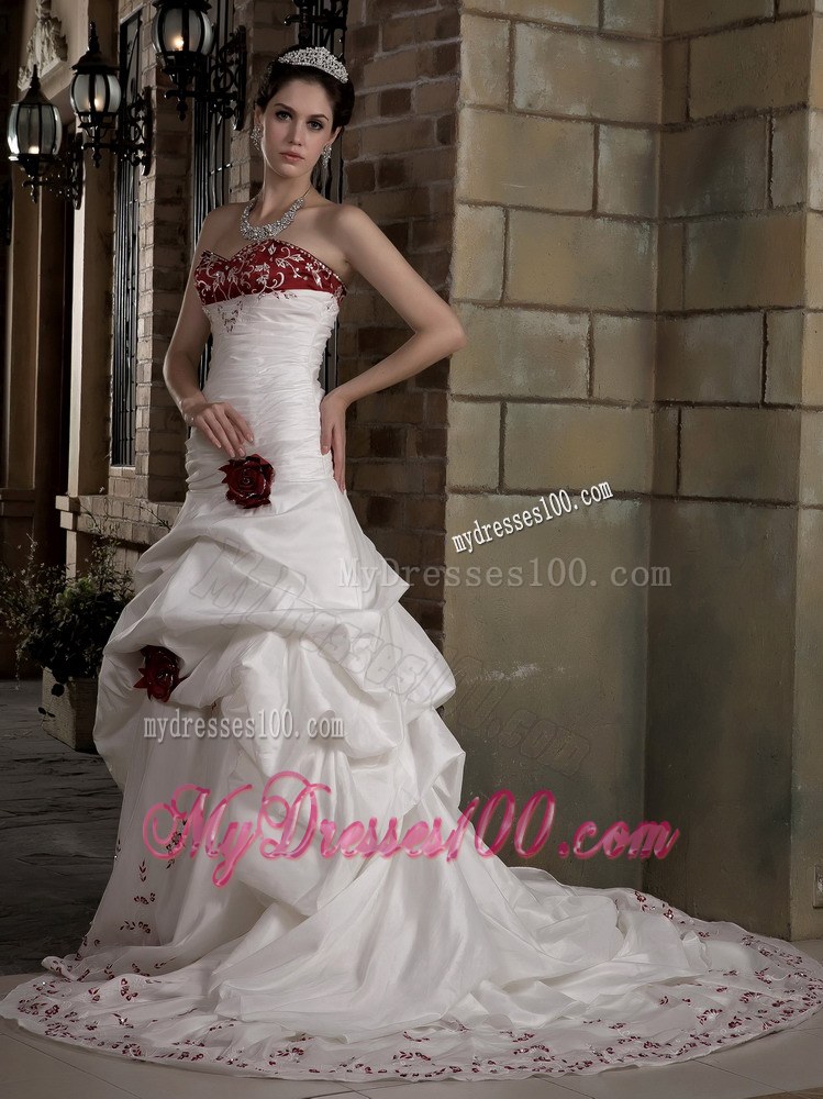 Pick-ups Cream Colored Bridal Dress with Handmade Flowers Appliques