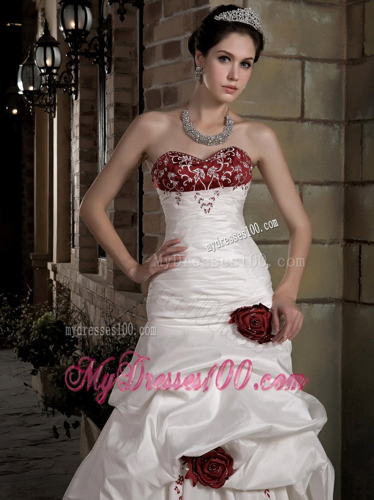 Pick-ups Cream Colored Bridal Dress with Handmade Flowers Appliques