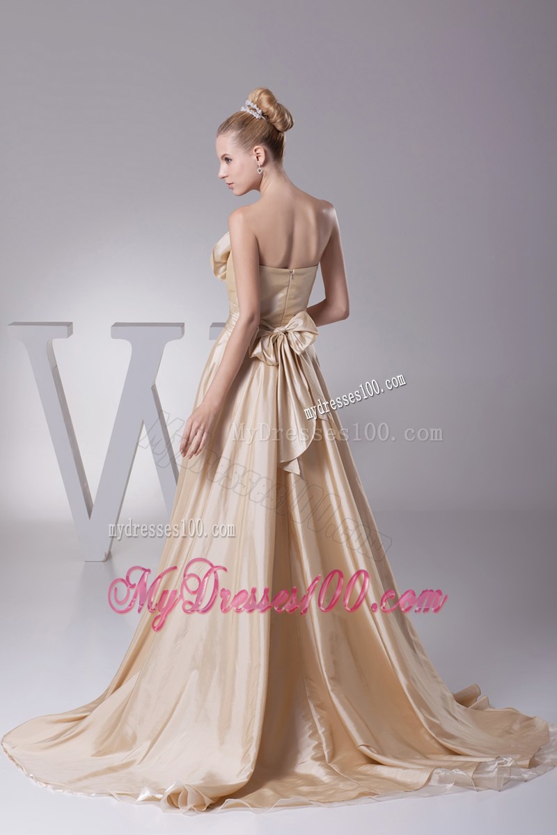 Handle Flowers and Bowknot Decorated Champagne Bridal Dress with Sweep Train