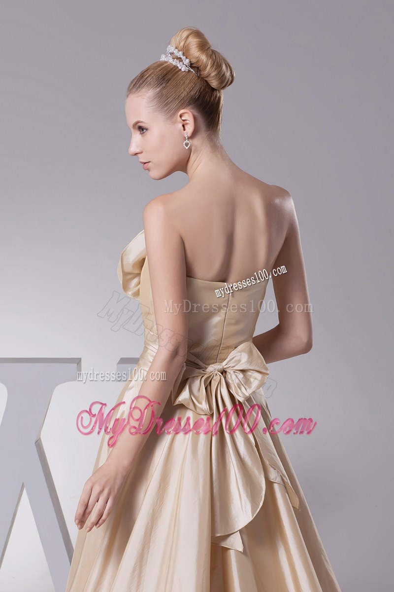 Handle Flowers and Bowknot Decorated Champagne Bridal Dress with Sweep Train