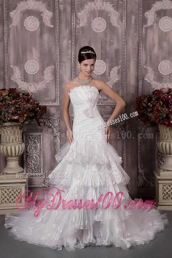 Ruffled Neckline Wedding Ruching Bridal Gowns with Tiers and Court Train