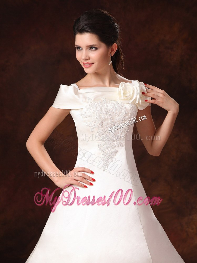 Off The Shoulder Appliques Decorate Wedding Dress with Cap Sleeves in Ivory