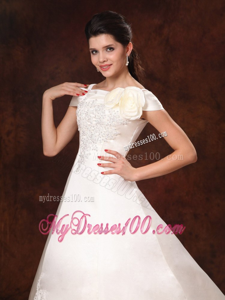 Off The Shoulder Appliques Decorate Wedding Dress with Cap Sleeves in Ivory