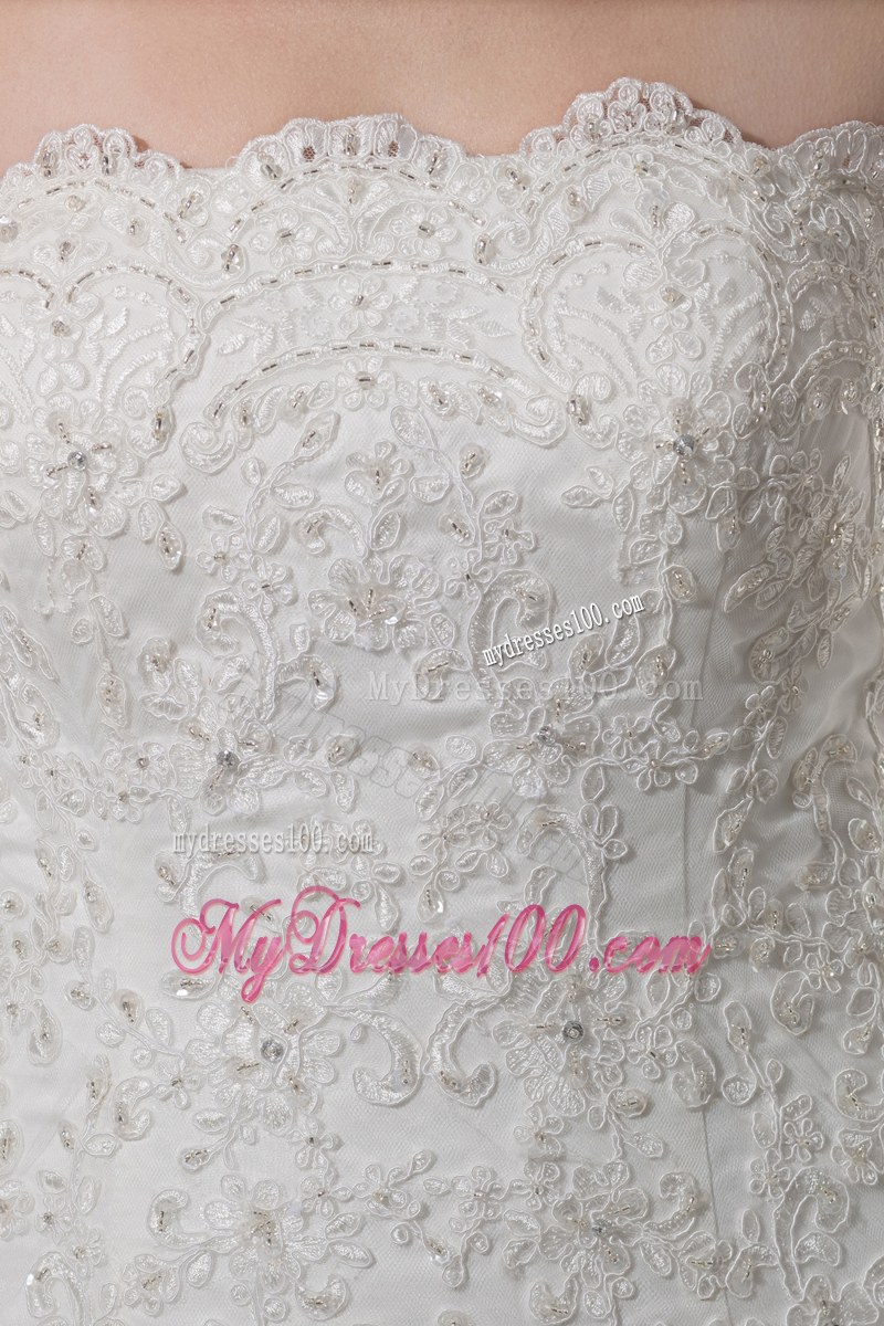 Ruffled Neckline Tiers Bridal Dress Decorated with Beadings and Lace Edge