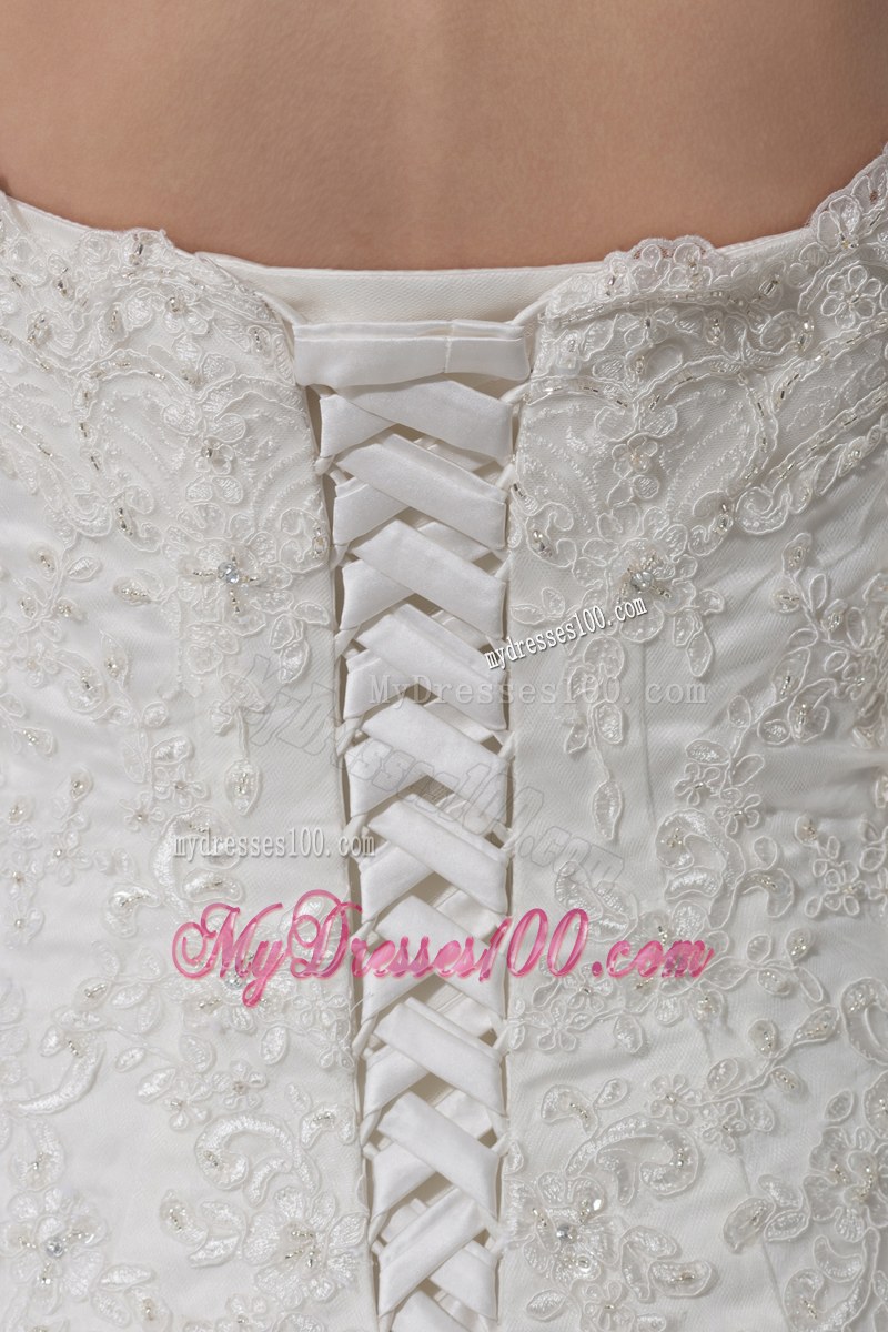 Ruffled Neckline Tiers Bridal Dress Decorated with Beadings and Lace Edge