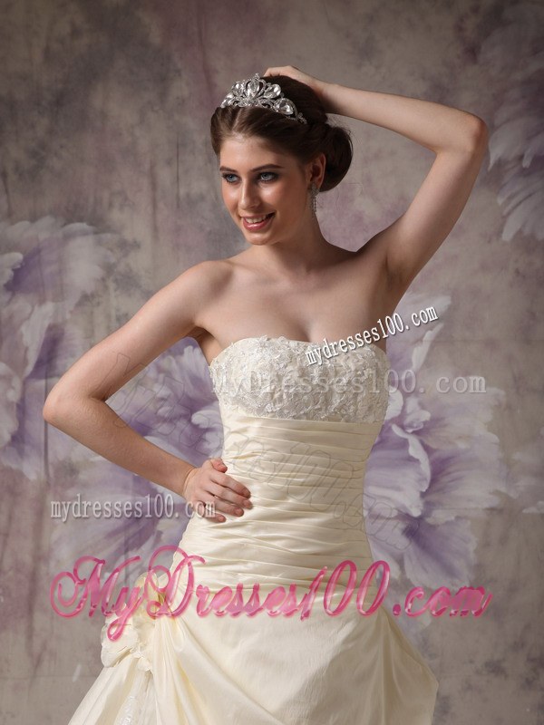 Special Light Yellow A-line Ruche Handmade Flower Wedding Dress Pick-ups