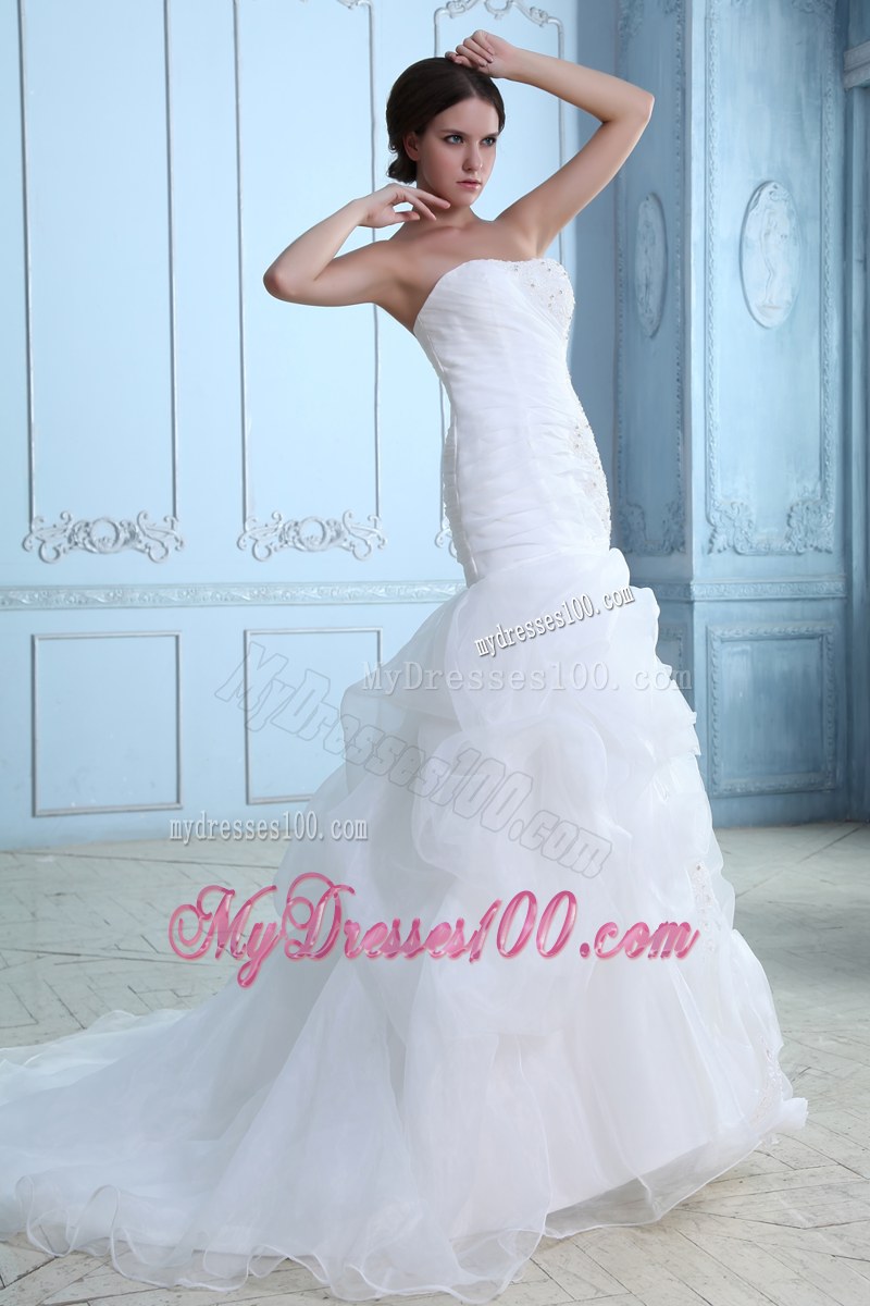 Appliques Beadings and Ruching Decorated Wedding Gowns with Rolling Flowers