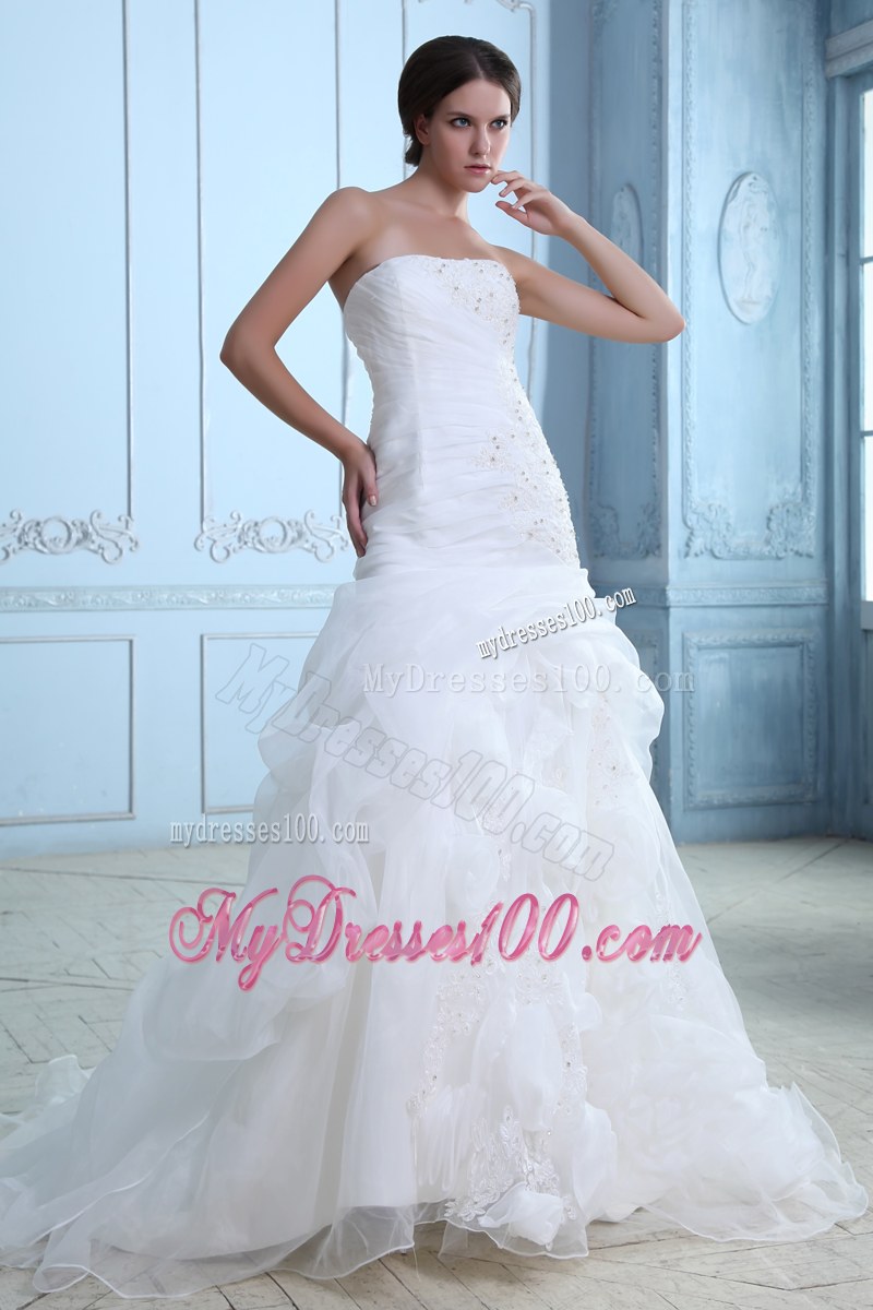 Appliques Beadings and Ruching Decorated Wedding Gowns with Rolling Flowers