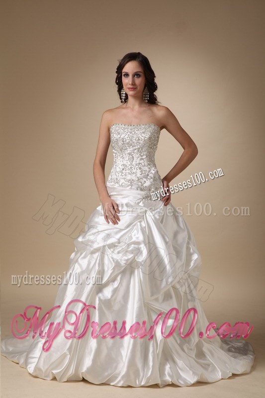 Strapless Chapel Train Pick-ups and Appliques Decorate Wedding Dresses