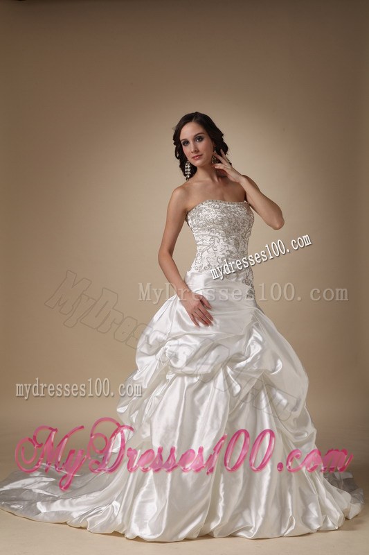 Strapless Chapel Train Pick-ups and Appliques Decorate Wedding Dresses