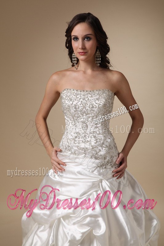 Strapless Chapel Train Pick-ups and Appliques Decorate Wedding Dresses