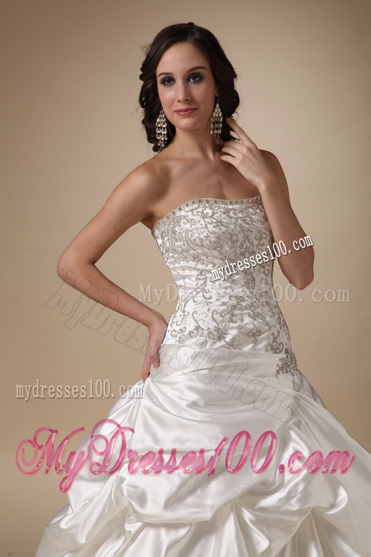 Strapless Chapel Train Pick-ups and Appliques Decorate Wedding Dresses