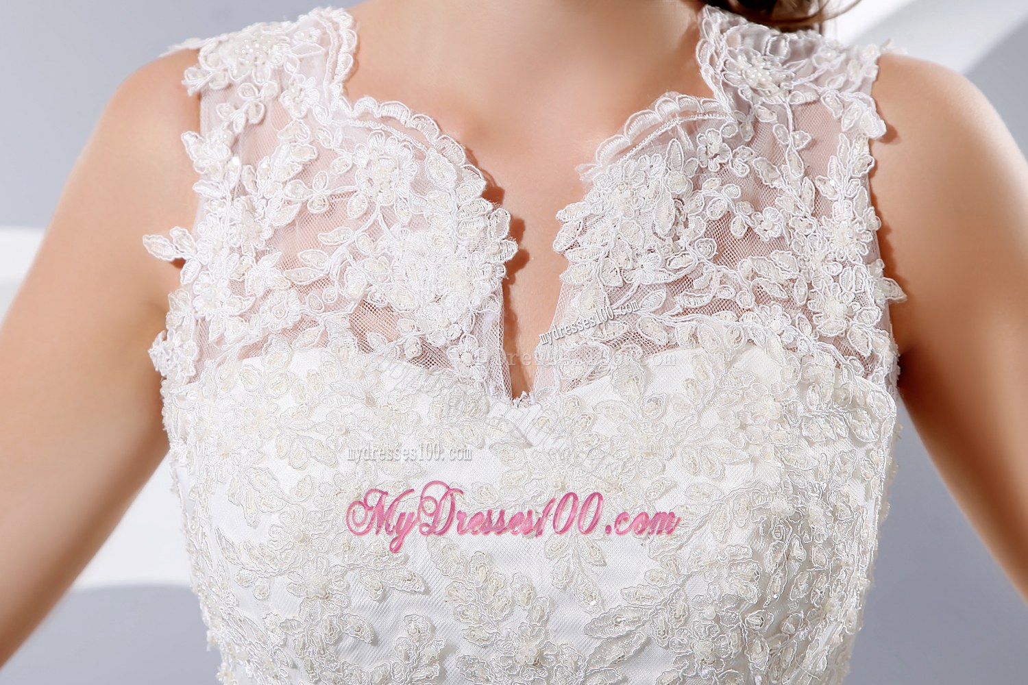Button Down Back Trumpet Wedding Dresses with Lace Flowers Court Train