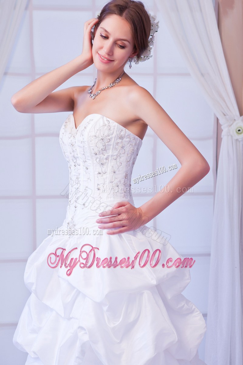 Sweetheart Pick-ups Corset Back White Dress for Wedding Appliques