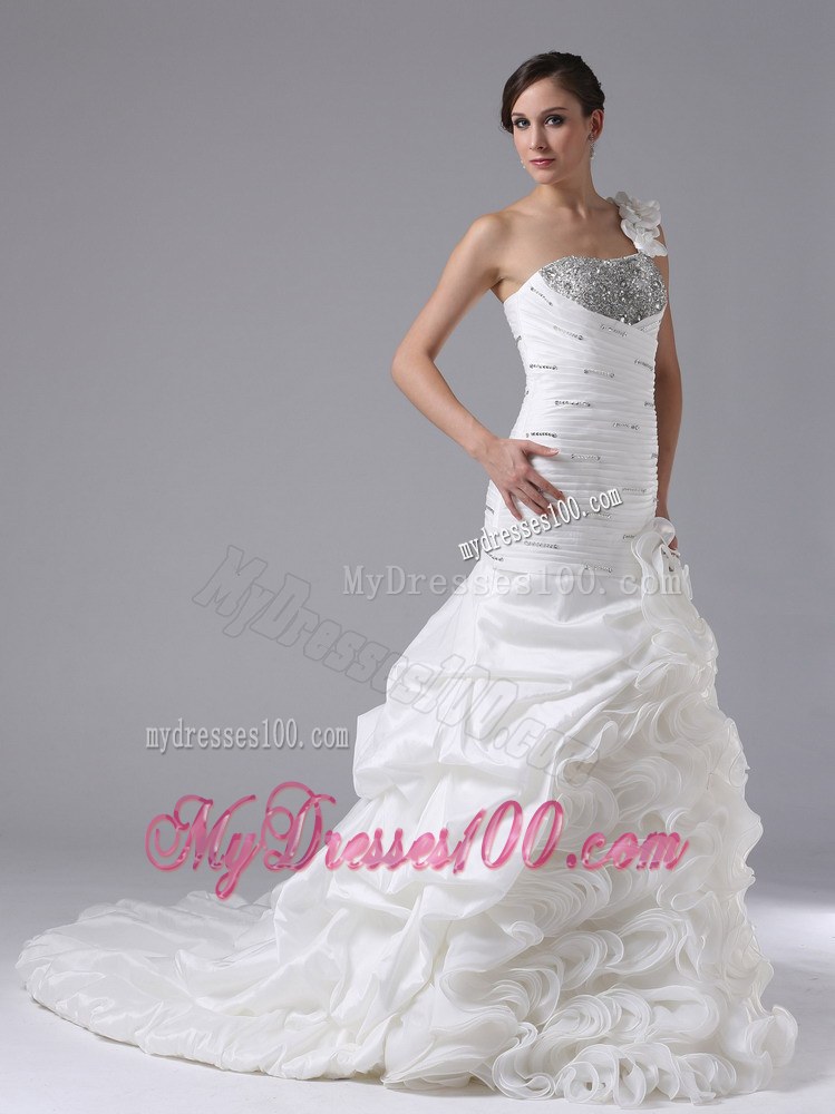 Mermaid One Shoulder Wedding Dresses with Tiers Of Pick-ups and Beading