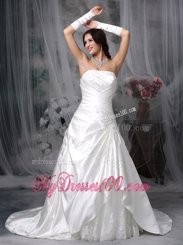 Court Train and Appliques Accent Taffeta and Lace Wedding Gown